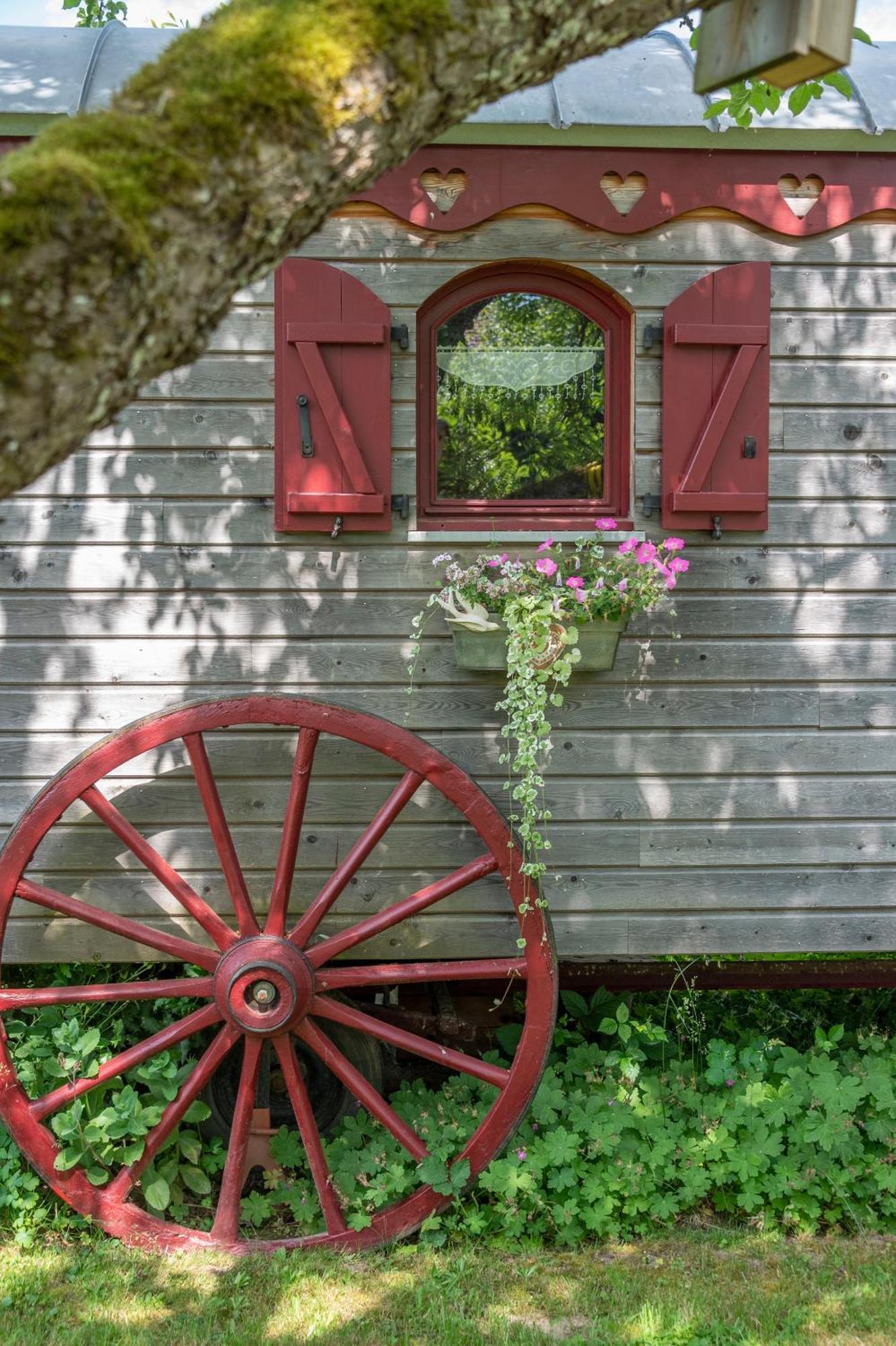 Roulotte Le Temps De Rever Bed & Breakfast Saint-Michel-sur-Meurthe Eksteriør bilde